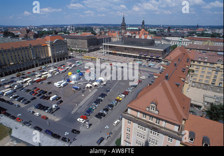 Vue depuis la tour de l'église Kreuzkirche à la place Altmarkt à Dresde Saxe Allemagne Banque D'Images