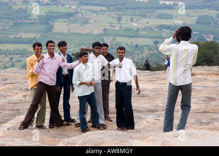 Les visiteurs de la liste déroulante Tipu posent pour une photographie Banque D'Images