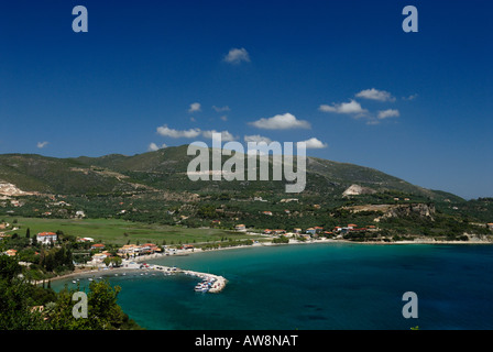 La baie et le port de Limni Keriou village, l'île de Zakynthos, Grèce Banque D'Images