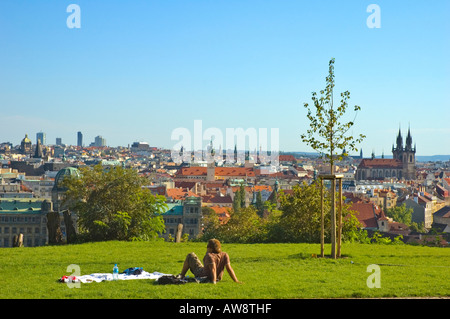 Vue de Letenske Sady Park dans le quartier de Letna, à Prague, la capitale de l'Europe République Tchèque Banque D'Images