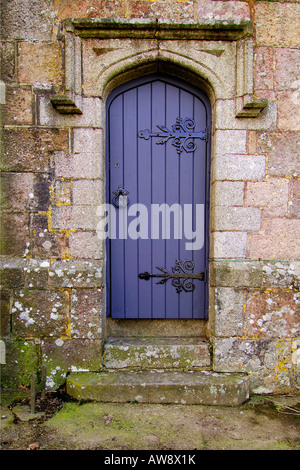 Entrée latérale de l'église St Michel Archange à Chagford sur Dartmoor National Park South Devon, Angleterre Banque D'Images