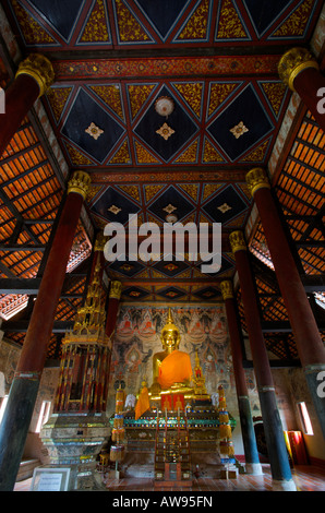 Le principe Bouddha à la Wihan de Wat Nong Bua de Nong Bua village de Tha Wang Pha Thaïlande Nan district Banque D'Images