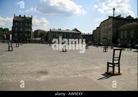 Le ghetto de Cracovie Memorial en plac Bohaterów Getta (Place des Héros du Ghetto Podgorze) a été inauguré en décembre 2005. Banque D'Images