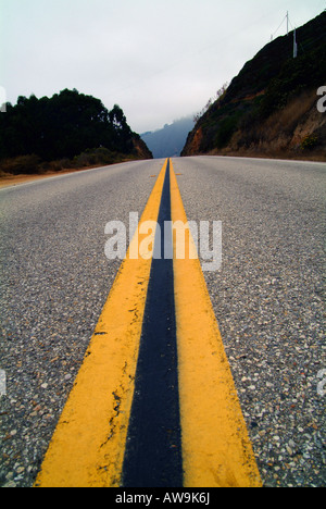 Une route sur l'autoroute du Pacifique 1 one Big Sur, Californie, États-Unis Banque D'Images