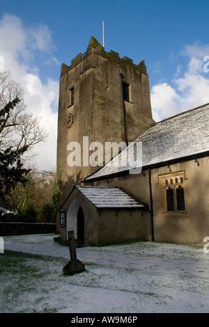 L'église St Oswald dans la neige Grasmere Cumbria Lake District Banque D'Images