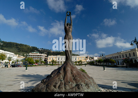 La sculpture moderne à la place Solomos, l'île de Zakynthos, Grèce Banque D'Images