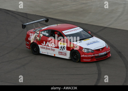 John George dans le BTCC Honda Integra touring car Banque D'Images