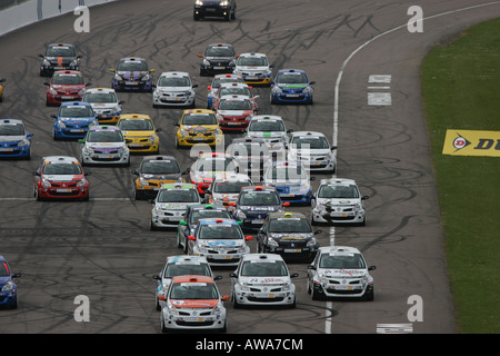 Renault Clio Cup UK à partir de la race à Rockingham Banque D'Images