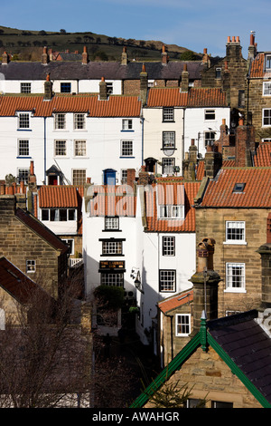 Vieilles maisons pittoresques de Robin Hoods Bay sur la côte nord du Yorkshire au Royaume-Uni Banque D'Images