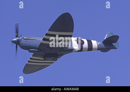 Supermarine Spitfire PRXI en reconnaissance de photo RAF et D-Day blue stripes.. Banque D'Images