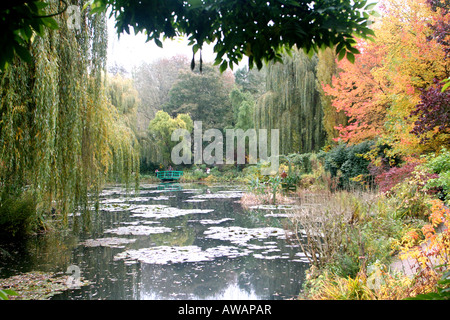 L'automne dans le jardin de Claude Monet Giverny Normandie France Banque D'Images