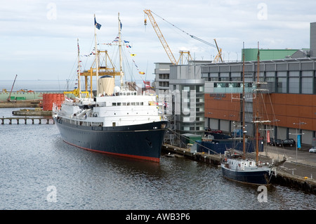 Royal Yacht Britannia amarré à Leith, Édimbourg en Écosse. Banque D'Images