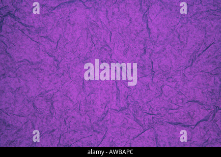 ABSTRACT BACKGROUND ALÉATOIRE DE PAPIER DE SOIE MAUVE FROISSÉ FROISSÉ Banque D'Images