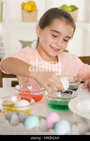 Les oeufs de Pâques coloriage de fille Banque D'Images