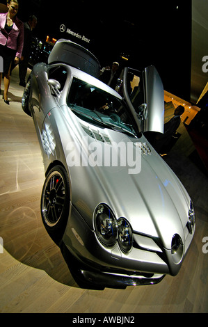 Une nouvelle voiture élégant exposé au Mondial de l'automobile Paris 2006 Exposition Banque D'Images