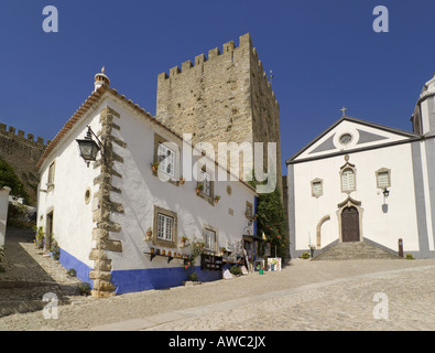 Au Portugal, la Costa da Prata, Estremadura Obidos, tour et l'église de Sao Tiago, par la Pousada Banque D'Images