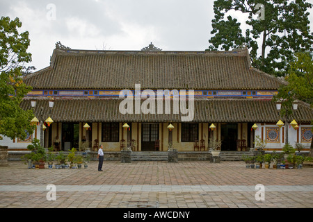 L'extérieur de l'une des deux salles DES MANDARINES à l'intérieur de la CITADELLE IMPÉRIALE HUE VIETNAM Banque D'Images