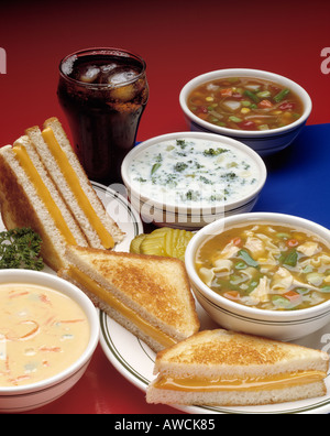 Assortiment de sandwichs sandwich soupe Cuisine assortiment copy space Banque D'Images