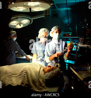 Les médecins de salle d'opération chirurgien infirmière Banque D'Images