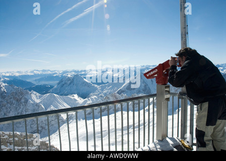 Voir à partir de la plate-forme d'observation de la Zugspitze, le plus haut sommet de l'Allemagne, Alpes, Bavaria, Germany, Europe Banque D'Images