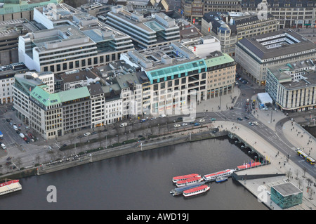 Vue sur lac Binnenalster et l'Europa Passage, Hambourg, Allemagne, Europe Banque D'Images