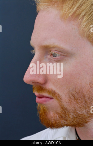 Le visage de jeune homme roux Banque D'Images