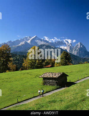 Sentier de randonnée près de Garmisch-Partenkirchen, automne, du Wetterstein, Haute-Bavière, Allemagne Banque D'Images