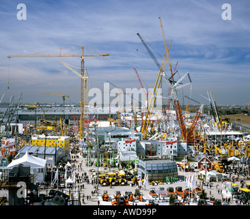 Centre d'exposition, Bauma, grues de construction, Munich, Haute-Bavière, Allemagne Banque D'Images