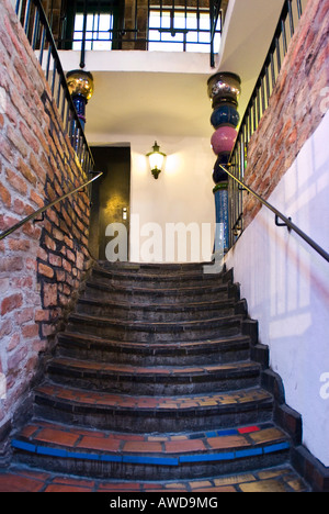 Escalier dans Kalke Village, Friedensreich Hundertwasser, Vienne, Autriche Banque D'Images