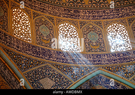 De l'Intérieur Sheikh Lotf Allah mosquée à Meidan-e Imam (Place Imam), Isfahan, Iran Banque D'Images