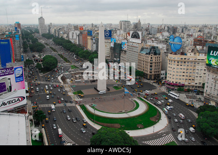 Vue sur l'Avenida 9 de Julio, Buenos Aires, Argentine Banque D'Images