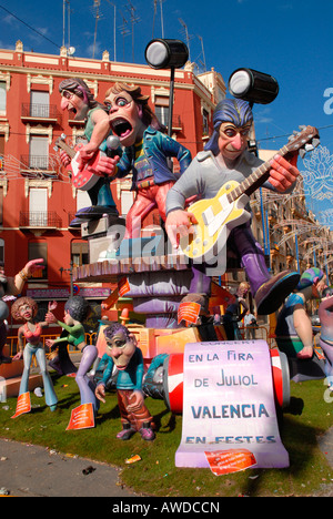 Papier maché coloré des chiffres (les Rolling Stones) à la 'Fallas' Festival, Valencia, Espagne, Europe Banque D'Images