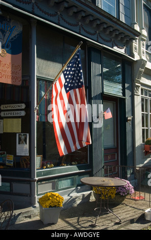 Drapeaux accroché sur Columbus Day weekend à Cold Spring, New York Banque D'Images