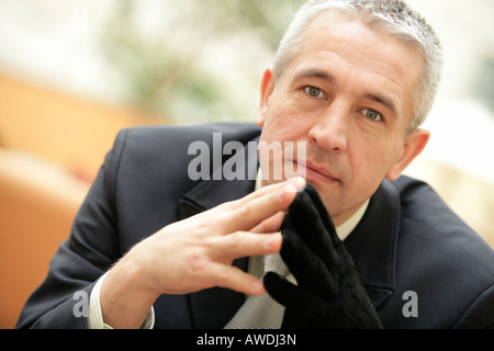 Portrait d'homme portant glove Banque D'Images