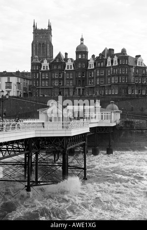 Jetée de Cromer regarder en arrière vers la ville de Cromer Banque D'Images