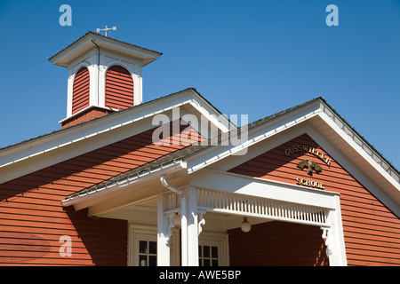 Long Grove ILLINOIS store dans old school house rouge quartier commerçant pittoresque Banque D'Images