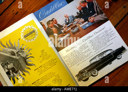 Voiture Cadillac annonce en 1950 la revue National Geographic : EDITORIAL UTILISEZ UNIQUEMENT Banque D'Images