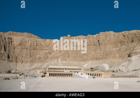 Le Temple de la reine Hatchepsout à Deir el Bahri, près de la Vallée des Rois sur la rive ouest du Nil Egypte Banque D'Images