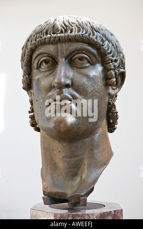 Chef de la statue de Constantine dans les musées du Capitole, Rome, Italie, Europe Banque D'Images