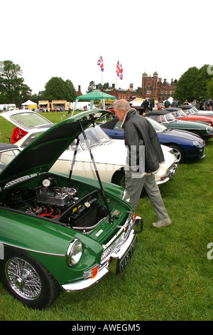 Angleterre Macclesfield Cheshire Capesthorne Hall Location de voitures de rallye MG Banque D'Images