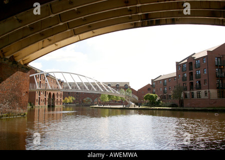 Le Castlefield Manchester pont des marchands et de l'entrepôt au logement et reconvertie Banque D'Images