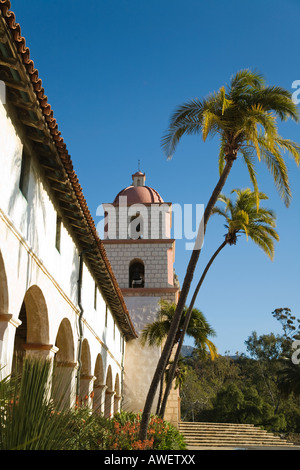 CALIFORNIA Santa Barbara Mission Santa Barbara établi par le père Junipero Serra museum 1786 et les bâtiments de l'église Banque D'Images