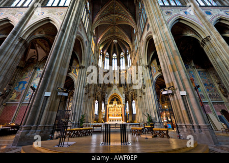 Autel à l'église Votivkirche, basilique néo-gothique à Vienne, Autriche, Europe Banque D'Images