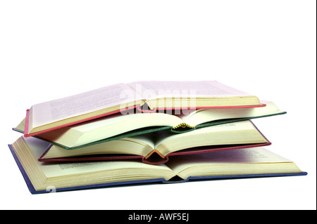 Quatre vieux livres ouverts et sur le dessus de l'autre isolated on white Banque D'Images