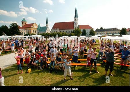 Forum de l'enfance et de la famille à la place Kapellplatz (Chapelle) dans Altoetting, Haute-Bavière, Bavaria, Germany, Europe Banque D'Images