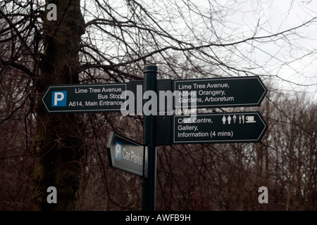 Signpost Rufford Abbey Ancienne Abbaye cistercienne près de Ollerton dans Nottinghamshire UK Banque D'Images