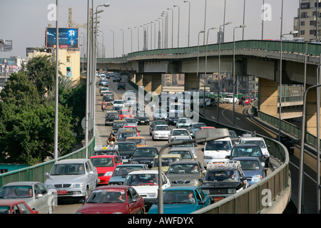 Embouteillage sur une autoroute au Caire, Egypte, Afrique du Nord, Afrique Banque D'Images