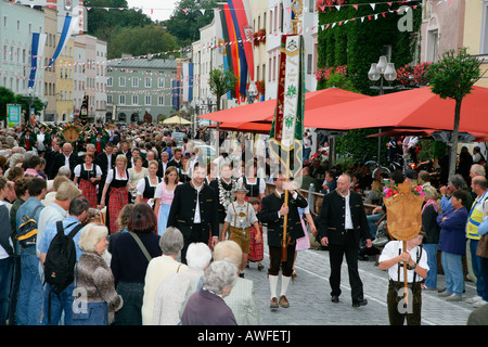 Un festival international pour le costume traditionnel Muehldorf am Inn, Upper Bavaria, Bavaria, Germany, Europe Banque D'Images