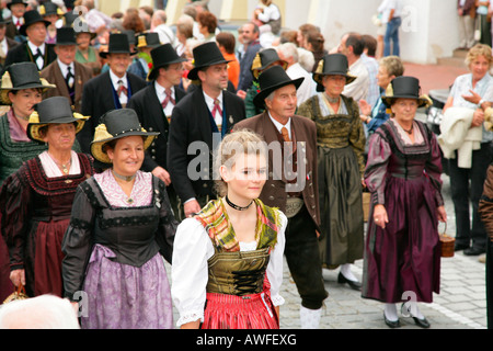 Participants de Munich à un festival international pour le costume traditionnel Muehldorf am Inn, Upper Bavaria, Bavaria, Germ Banque D'Images