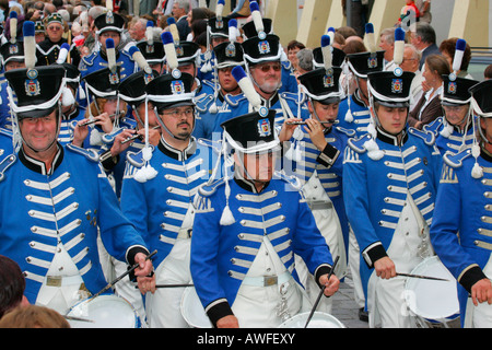 Marching Band à un festival international pour le costume traditionnel Muehldorf am Inn, Upper Bavaria, Bavaria, Germany, Europe Banque D'Images